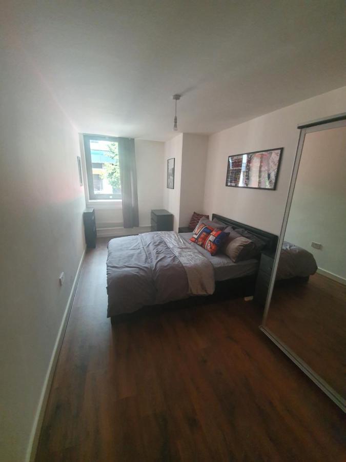 Double Room With Shared Bathroom Лондон Экстерьер фото